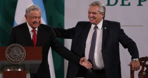 Alberto Fernández y Andrés Manuel López Obrador durante la conferencia matutina en febrero del 2021. Foto: Galo Cañas, Cuartoscuro.