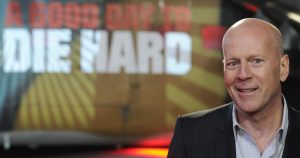 Cada vez que nos comunicamos necesitamos poner en marcha una serie de procesos, que pueden ser de producción (hablar, escribir, hacer gestos comunicativos, emplear una prosodia o tono) y de comprensión. La afasia puede afectar a todos ellos. Foto: Facundo Arrizabalaga, EFE