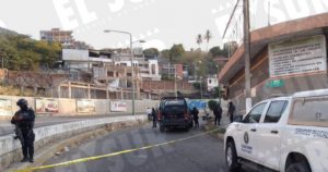 El hallazgo de los restos fue reportado a las 7:00 horas, en el mercado de la colonia ubicada entre los poblados de La Sabana y Llano Largo, informaron policías ministeriales. Foto: Especial vía El Sur.