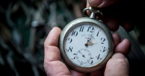 El tiempo surgió cuando lo hizo el universo, y el modo en que este acabe (si es que llega a hacerlo) determinará también si podría extinguirse el tiempo. Foto: Ronald Wittek, EFE