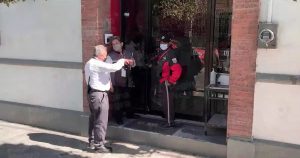 Entrada de la prepa UPAEP en donde esta mañana un alumno atacó con un martillo a un profesor. Foto: Página Negra
