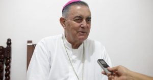 El obispo destacó el trabajo hecho en la diócesis, y dijo que se va “a gusto, contento y alegre”. Foto: Jessica Torres Barrera, El Sur