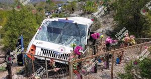 La volcadura de los peregrinos provocó una importante movilización de elementos de emergencia de varias corporaciones. Foto: Periódico Central.