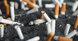 El tabaco induce cambios en las funciones del sistema inmunitario que agravan la respuesta a infecciones por diversos microorganismos. Foto: Jenny Kane, AP