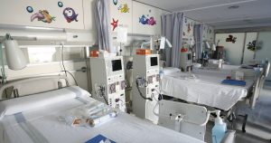 Debido a que el SARS-CoV-2 es un virus nuevo que además produce secuelas multiorgánicas en todo tipo de pacientes, incluidos niños, su implicación siempre se ha mantenido como una posibilidad. Foto: Guido Manuilo, EFE