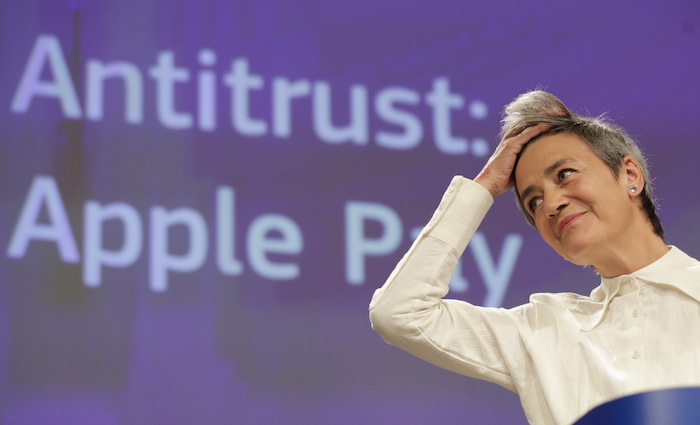 Según explicó Vestager, la multinacional estadounidense argumentó en sus contactos con la Comisión Europea que no puede dar acceso a la tecnología NFC en sus dispositivos a sus rivales porque aumentarían los "riesgos de seguridad".