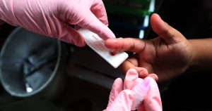 El VIH es un retrovirus que destruye completamente el sistema inmunitario de las personas infectadas. Foto: Mario Guzmán, EFE