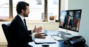 Vernos durante un tiempo prolongado a través de una cámara es una situación relativamente nueva, a la que nuestra mente no estaba acostumbrada. Foto: David Mudarra, EFE