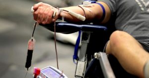 Una persona puede tranquilamente aportar del orden de medio litro de sangre cada 56 días. Foto: Matt York, AP