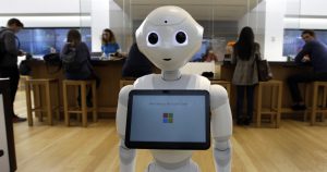 Los sistemas inteligentes se usan en muchas ocasiones para tomar decisiones importantes que afectan a las personas, por lo que es necesario asegurarse de que no pueden ser engañados con facilidad. Foto: Steven Senne, AP