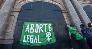 La niña tuvo que viajar a Ciudad de México. Foto: Crisanta Espinosa Aguilar, Cuartoscuro