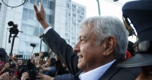 Meade y Anaya aceptan que han perdido, y el tren de la victoria se detiene en el andén de AMLO