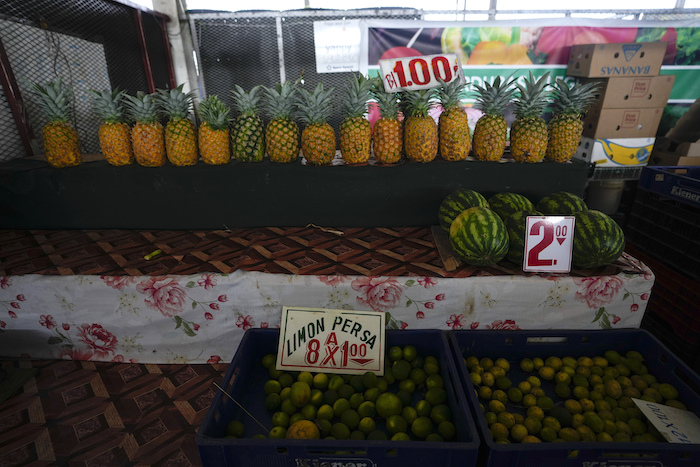 Las frutas se exhiben a la venta en un mercado en la Ciudad de Panamá, el miércoles 20 de julio de 2022.