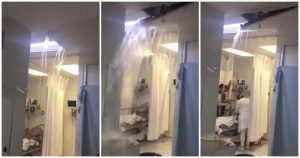 En la grabación de 25 segundos se observa a personal de intendencia del Hospital tratando se sacar el agua que estaba entrando por el techo del nosocomio, antes de que este colapsara. Foto: Captura de video.