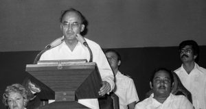 La fotografía de Luis Echeverría fue tomada durante una gira de trabajo por el territorio de Quintana Roo, acompañado por el entonces Gobernador Jesús Martínez Ross.