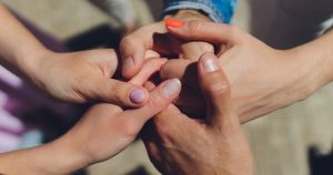 El poliamor es una clase de no monogamia consensual. También se le llama no monogamia ética o responsable. Foto: Especial.