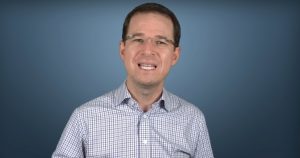 El excandidato presidencial cuestionó sobre que a nadie le gustaría que intervinieran su teléfono, conversaciones o llamadas sin autorización, por lo que es momento de poner un alto al exceso de tareas impuesto a las Fuerzas Armadas. Foto: Captura de pantalla.