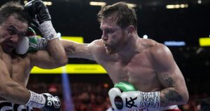 En los dos rounds finales, "Canelo" salió nuevamente más animado y Golovkin volvió a lo que mostró en los primeros asaltos con un poco de lentitud para que al final fueran los jueces quienes decretaran el triunfo del mexicano. Foto: John Locher, AP