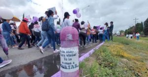 El fin de semana pasado, en el municipio de Villa de Arista, la indignación social de los habitantes desató una manifestación multitudinaria para que se castigue al asesino de Chuyita Rodríguez Rodríguez, menor de 14 años de edad originaria de la comunidad Derramaderos. Foto: Pulso. 
