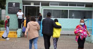 El Fiscal indicó que hallaron una sustancia azul en el magua que ingirieron los alumnos intoxicados. Foto: Isabel Mateos Hinojosa, Cuartoscuro