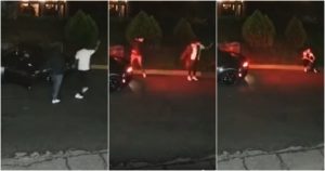 Los hombres armados se van del lugar con el vehículo sin que nadie pudiera hacer nada. Fotos: Capturas de pantalla 