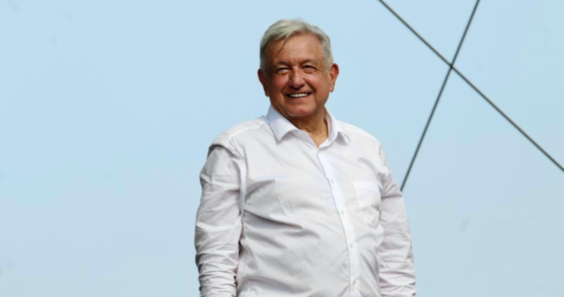 “¡No reelección!”, gritó el Presidente Andrés Manuel López Obrador ante una multitud que marchó con él durante casi seis horas por el Centro Histórico de la capital mexicana y que tomó el Zócalo y se desbordó por las calles aledañas.