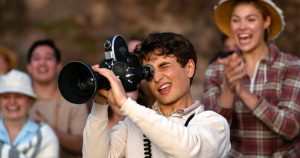 En esta imagen proporcionada por Universal Pictures y Amblin Entertainment Gabriel LaBelle en una escena de "The Fabelmans". Foto: Merie Weismiller Wallace/Universal Pictures y Amblin Entertainment vía AP. 


