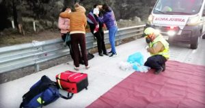 Autobús cae a barranco en la autopista México-Puebla; reportan un muerto y 17 heridos