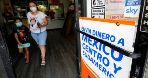 Las remesas superan a casi todas las demás fuentes de ingresos desde el extranjero, incluido el turismo. Foto: Gregory Bull, AP.