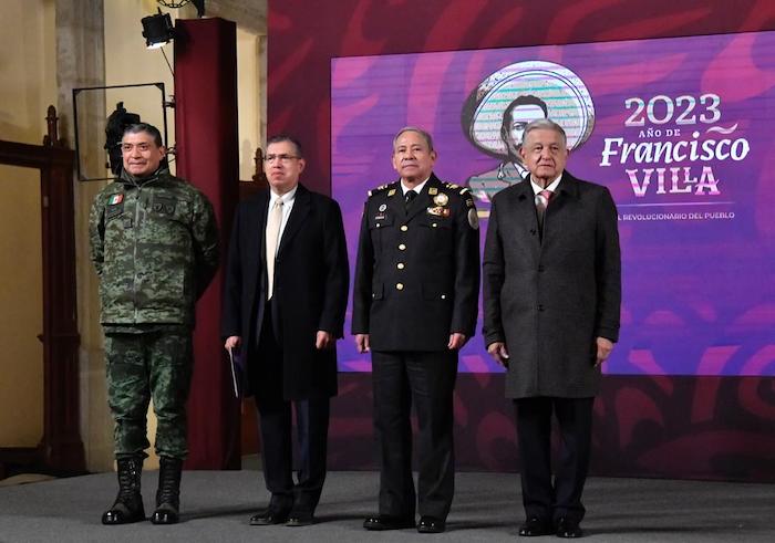 El Presidente Andrés Manuel López Obrador posó ante la prensa con el nuevo Subsecretario de Seguridad y el recién nombrado Comandante de la Guardia Nacional (GN), así como con Luis Cresencio Sandoval, Secretario de la Defensa Nacional.
