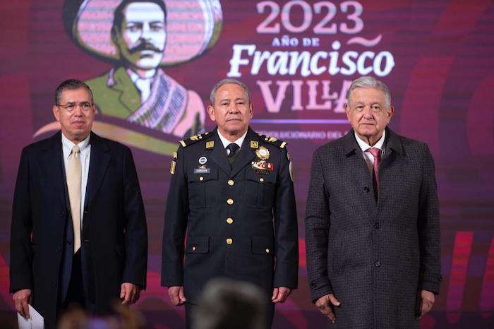 El Presidente Andrés Manuel López Obrador informó la mañana de este lunes cambios en el Gabinete de Seguridad, luego de la renuncia de Ricardo Mejía Berdeja, quien era Subsecretario de Seguridad Pública y Protección Ciudadana federal. En su lugar quedará Luis Rodríguez Bucio, Comandante de la Guardia Nacional (GN), cargo que ahora ocupará el General David Córdova Campos.