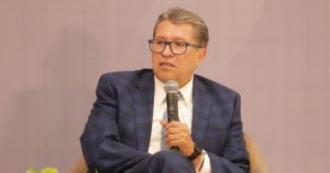 El Senador mencionó que si la encuesta no lo beneficia no buscará candidatura en otro partido y seguirá en Morena porque no traicionará al partido ni al Presidente Andrés Manuel López Obrador. Foto: Twitter @decsUDEM