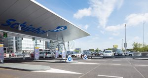 Aeropuerto de Ámsterdam-Schiphol se posiciona como punto de llegada de drogas mexicanas. Foto: https://www.schiphol.nl/en/parking/