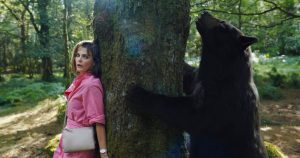 Esta imagen publicada por Universal Pictures muestra a Keri Russell en una escena de "Cocaine Bear" dirigida por Elizabeth Banks. (Pat Redmond/Universal Pictures vía AP)


