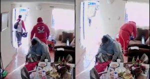 En el video compartido en redes sociales por un portal, se observa al paramédico de nombre Pablo Rivera, con 22 años de trayectoria en la institución, tomar un bolso y sacar algo, lo que presuntamente es dinero, según informó la hija de la víctima acaecida, y guardarlo en su sudadera. Foto: Especial. 