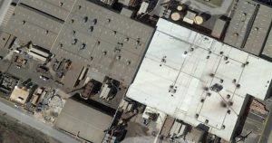 Empresas estadounidenses que se dedican a reciclar baterías en territorio mexicano incumplen las laxas regulaciones del país y contaminan con altos niveles de plomo en y alrededor de las instalaciones en donde laboran trabajadores mexicanos.