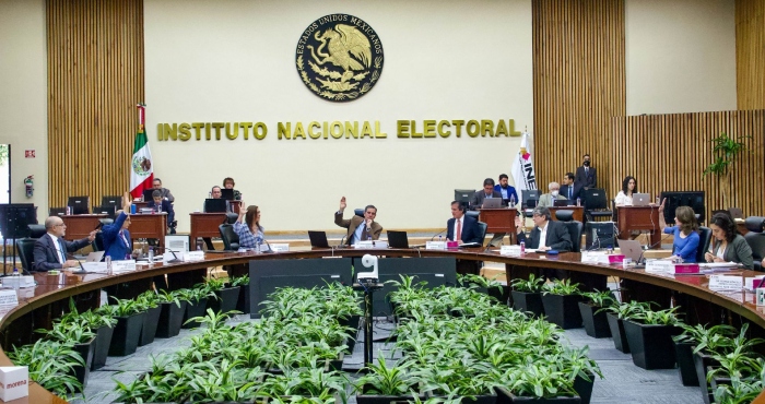 Sesión extraordinaria del INE.