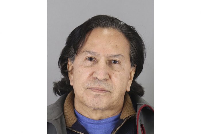 En esta fotografía de fichaje dada a conocer el 18 de marzo de 2019 por el Departamento de Policía del condado de San Mateo, se ve al expresidente de Perú Alejandro Toledo Manrique.