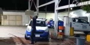 La violencia contra estos perros causó inmediatamente la indignación de la sociedad, quien rápido compartió las imágenes y empezó a pedir justicia a las autoridades competentes y un castigo para los responsables.
Foto: Vanguardia. 