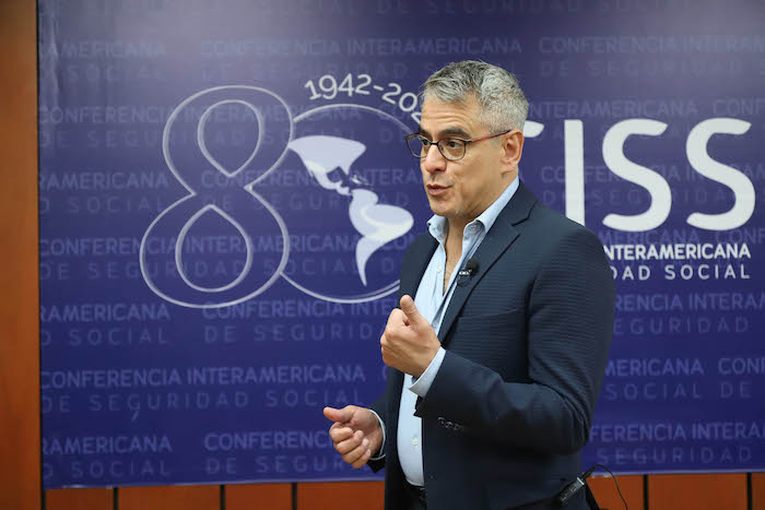 La Conferencia Interamericana de Seguridad Social (CISS), que preside el director general del Instituto Mexicano del Seguro Social (IMSS), Zoé Robledo, obtuvo este domingo el Nivel Oro en el Certificado de Registro de la Norma Oficial Mexicana (NOM) NMX-R-025-SCFI-2015 en Igualdad Laboral y No Discriminación.