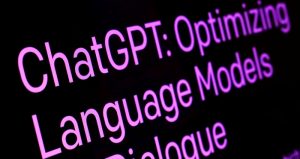 oto tomada a la pantalla de una computadora que muestra el texto de la página ChatGPT en el sitio web de OpenAI, el 2 de febrero de 2023 en Nueva York.