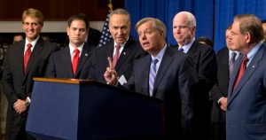 Lindsey Graham presentó un proyecto de ley para designar a las principales organizaciones criminales de México como terroristas. Foto: J. Scott Applewhite, AP