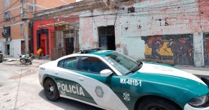 En barrios como Tepito, que ofrecen escasas oportunidades económicas, es difícil rechazar la oferta de grupos criminales. Foto: Cuartoscuro. 