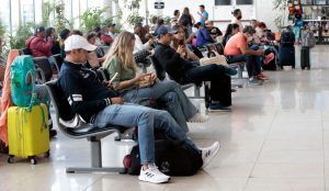 El Aeropuerto Internacional Hermanos Serdán en Huejotzingo reanudó sus operaciones tras la cancelación de vuelos esta mañana por caída de ceniza. Foto: Mireya Novo, Cuartoscuro