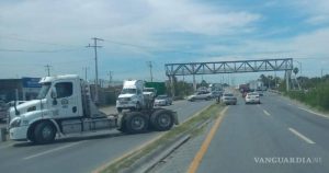 VIDEOS: Reportan bloqueos y balaceras en Nuevo Laredo; piden no salir a las calles