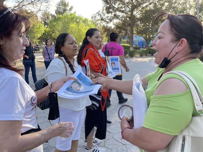Las mamás buscadoras estuvieron acompañadas por integrantes del Colectivo Familias Unidas por la Verdad y la Justicia, así como del Centro de Derechos Humanos Paso del Norte y del Centro para el Desarrollo Integral de la Mujer.