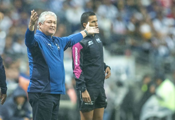 El pasado 20 de mayo, Víctor Manuel Vucetich, entonces director técnico de los Rayados del Monterrey, durante el encuentro ante Tigres en el BBVA, partido correspondiente a la vuelta en semifinal de la Clausura 2023.