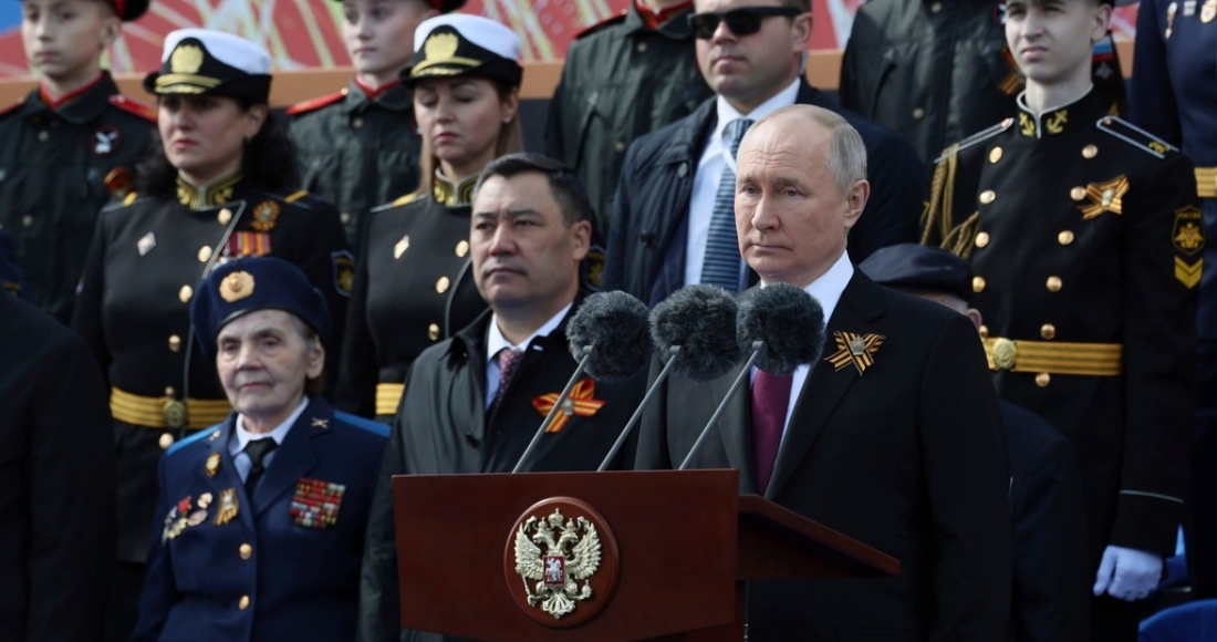 El Presidente de Rusia Vladímir Putin ofrece su discurso del Día de la Victoria, en el 78vo aniversario de la derrota de la Alemania Nazi, en la Plaza Roja de Moscú, Rusia, el lunes 9 de mayo de 2022.