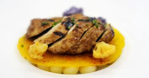 Plato de pollo cultivado de Good Meat en la oficina Eat Just en Alameda, California. Foto: AP. 