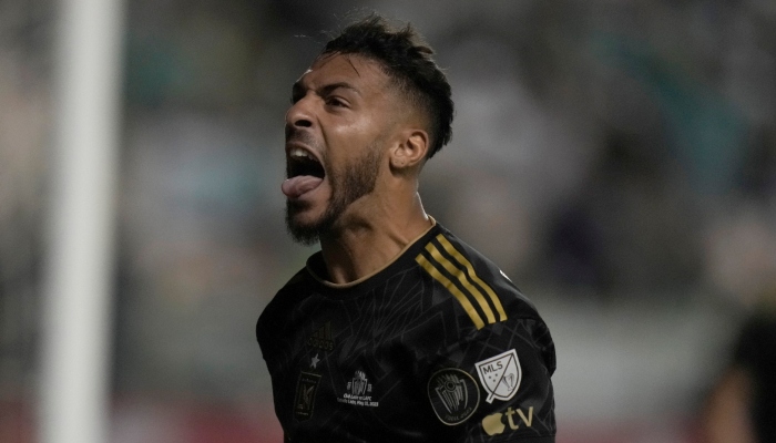 Denis Bouanga, de Los Angeles FC, celebra su tanto ante León durante el partido de ida de la final de la Liga de Campeones de la CONCACAF, el miércoles 31 de mayo de 2023. Foto: Eduardo Verdugo, AP
